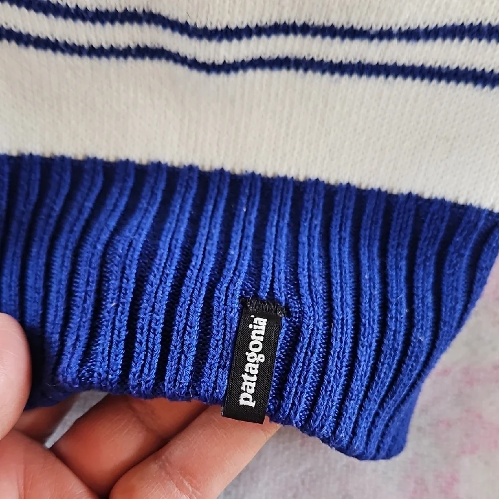 Patagonia Unisexual White, Red and Blue Striped Beanie